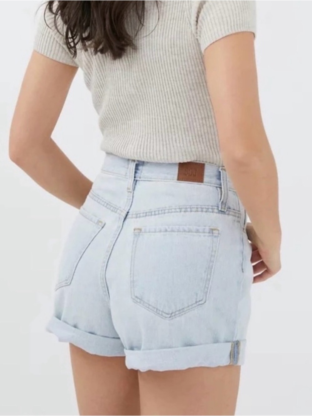 Urban Outfitters BDG Mom High-Rise Cuffed Hem Light-Wash Shorts Sz26